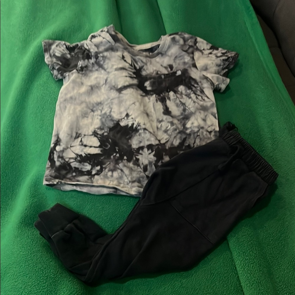 B22 Tie-Dye T-Shirt and Black Joggers Set